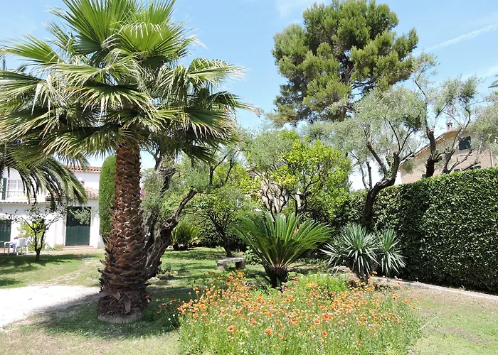 Hotel Mas Djoliba 3*