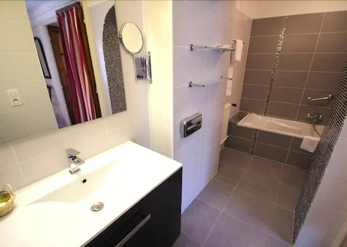 Hotell Mas Djoliba Antibes