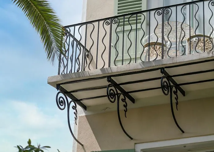 Mas Djoliba Hotell 3*